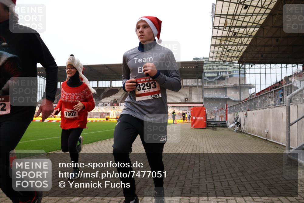 08.12.2024 - St. Pauli X-Mass-Run No. 14 Yannick Fuchs http://msf.ph/oto/7477051 08.12.2024 09:59:22 Ziel 431, 738, 1202, 1534, 1802, 1874, 2746, 2762, 3293 meine-sportfotos.de