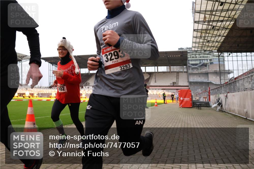 08.12.2024 - St. Pauli X-Mass-Run No. 14 Yannick Fuchs http://msf.ph/oto/7477057 08.12.2024 09:59:22 Ziel 431, 738, 1202, 1534, 1802, 1874, 2746, 2762, 3293 meine-sportfotos.de