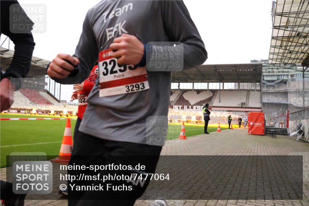 08.12.2024 - St. Pauli X-Mass-Run No. 14 Yannick Fuchs http://msf.ph/oto/7477064 08.12.2024 09:59:23 Ziel 431, 738, 1202, 1534, 1802, 1874, 2746, 2762, 3293 meine-sportfotos.de