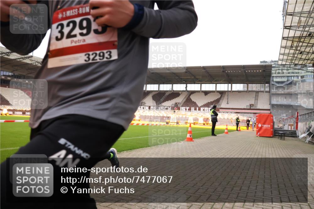 08.12.2024 - St. Pauli X-Mass-Run No. 14 Yannick Fuchs http://msf.ph/oto/7477067 08.12.2024 09:59:23 Ziel 431, 738, 1202, 1534, 1802, 1874, 2746, 2762, 3293 meine-sportfotos.de