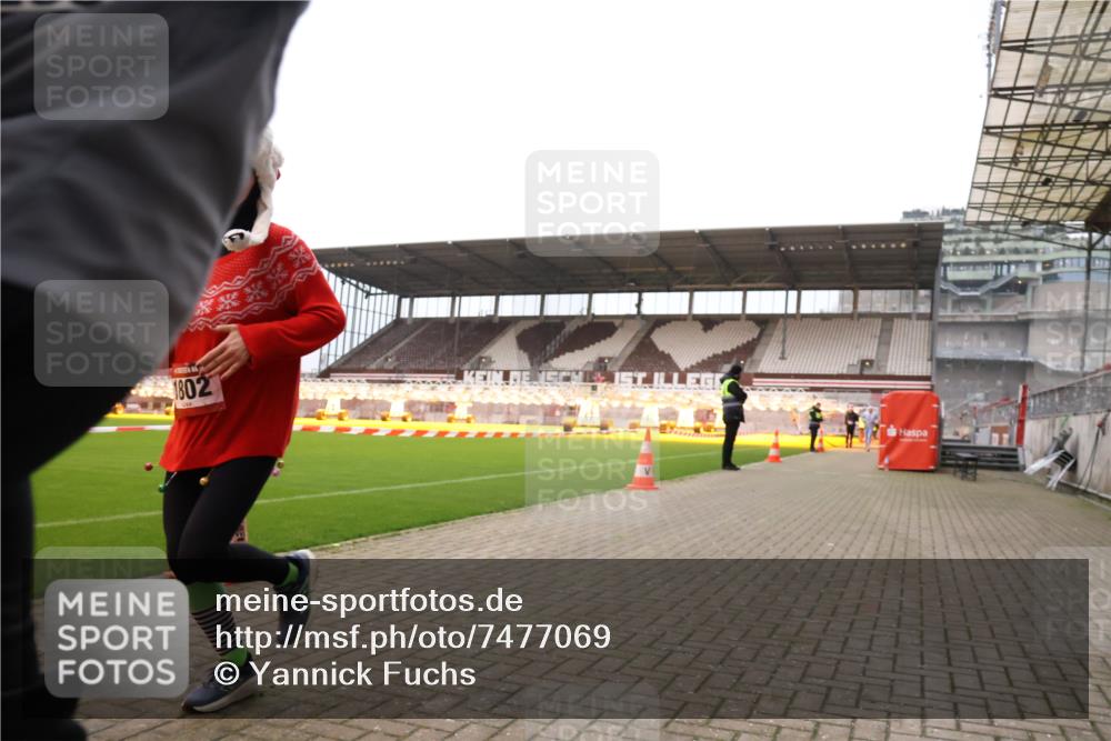 08.12.2024 - St. Pauli X-Mass-Run No. 14 Yannick Fuchs http://msf.ph/oto/7477069 08.12.2024 09:59:23 Ziel 431, 738, 1202, 1534, 1802, 1874, 2746, 2762, 3293 meine-sportfotos.de
