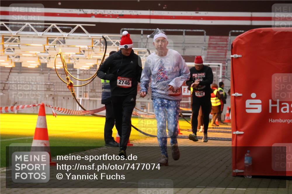 08.12.2024 - St. Pauli X-Mass-Run No. 14 Yannick Fuchs http://msf.ph/oto/7477074 08.12.2024 09:59:27 Ziel 190, 431, 1202, 1802, 1874, 2746, 2762, 3156, 3157, 3293 meine-sportfotos.de