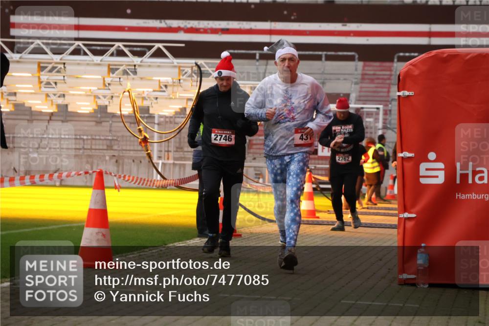 08.12.2024 - St. Pauli X-Mass-Run No. 14 Yannick Fuchs http://msf.ph/oto/7477085 08.12.2024 09:59:28 Ziel 190, 431, 1202, 1802, 1874, 2746, 2762, 3156, 3157 meine-sportfotos.de