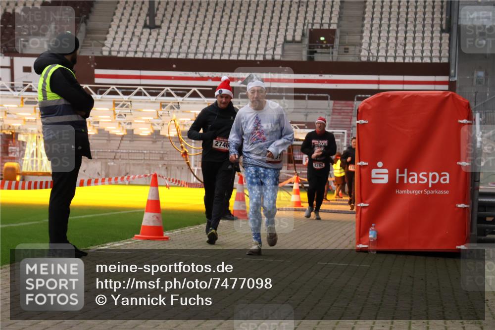 08.12.2024 - St. Pauli X-Mass-Run No. 14 Yannick Fuchs http://msf.ph/oto/7477098 08.12.2024 09:59:29 Ziel 190, 431, 1202, 1802, 2746, 2762, 3156, 3157 meine-sportfotos.de