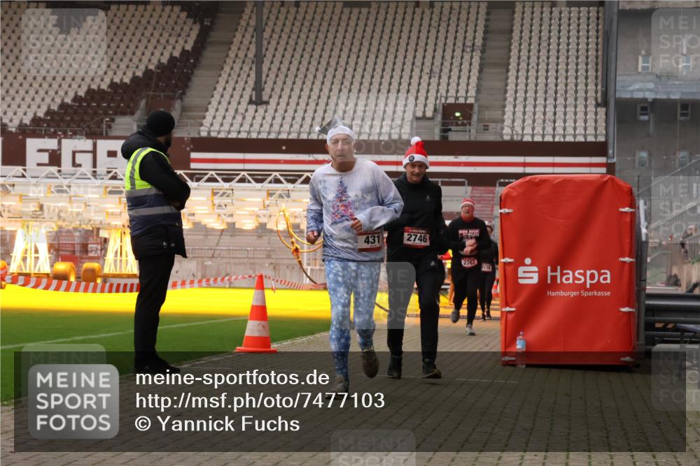 08.12.2024 - St. Pauli X-Mass-Run No. 14 Yannick Fuchs http://msf.ph/oto/7477103 08.12.2024 09:59:30 Ziel 190, 431, 1202, 1802, 2746, 2762, 3156, 3157 meine-sportfotos.de