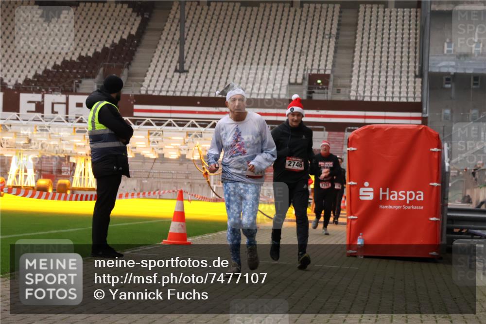 08.12.2024 - St. Pauli X-Mass-Run No. 14 Yannick Fuchs http://msf.ph/oto/7477107 08.12.2024 09:59:30 Ziel 190, 431, 1202, 1802, 2746, 2762, 3156, 3157 meine-sportfotos.de