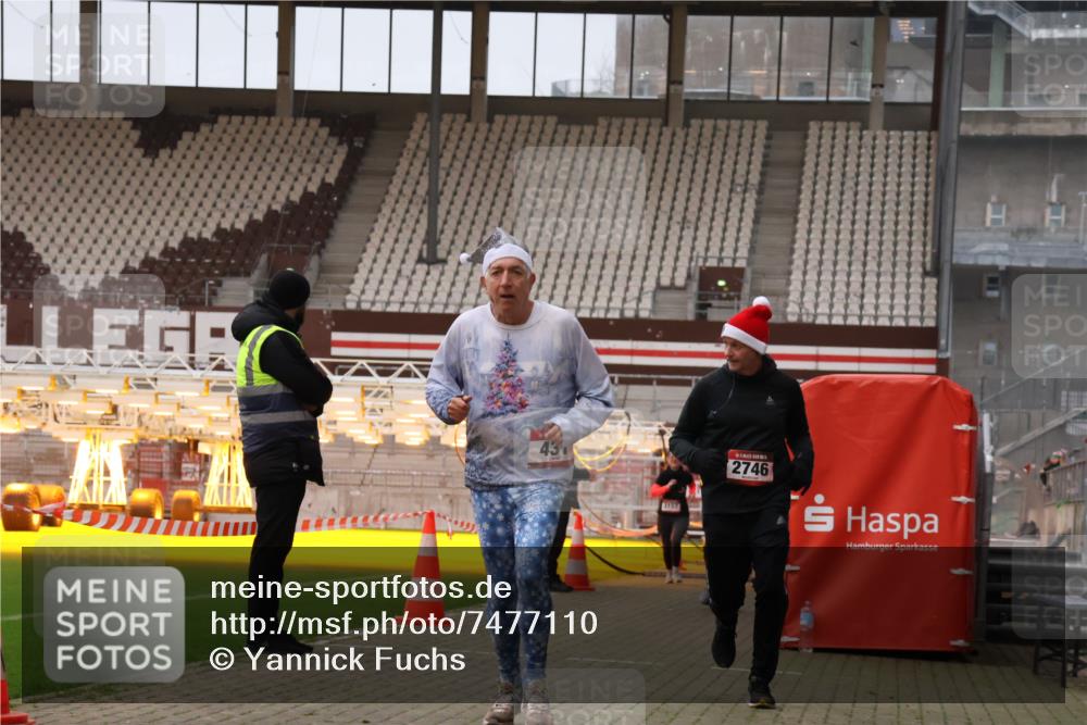 08.12.2024 - St. Pauli X-Mass-Run No. 14 Yannick Fuchs http://msf.ph/oto/7477110 08.12.2024 09:59:31 Ziel 190, 431, 1202, 1802, 2746, 2762, 3156, 3157 meine-sportfotos.de