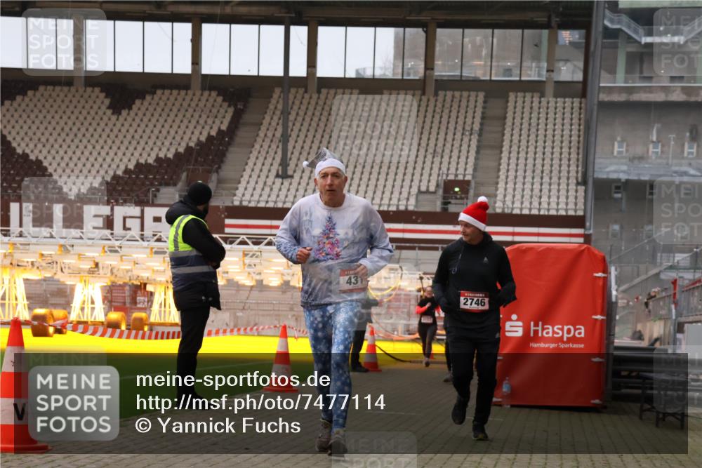 08.12.2024 - St. Pauli X-Mass-Run No. 14 Yannick Fuchs http://msf.ph/oto/7477114 08.12.2024 09:59:31 Ziel 190, 431, 1202, 1802, 2746, 2762, 3156, 3157 meine-sportfotos.de