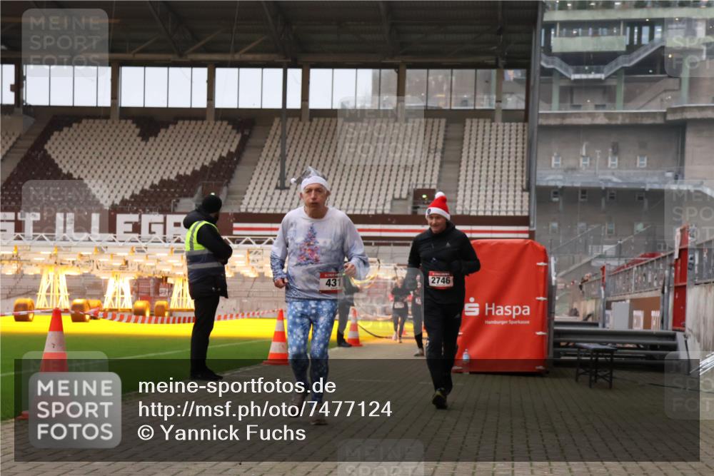 08.12.2024 - St. Pauli X-Mass-Run No. 14 Yannick Fuchs http://msf.ph/oto/7477124 08.12.2024 09:59:31 Ziel 190, 431, 1202, 1802, 2746, 2762, 3156, 3157 meine-sportfotos.de