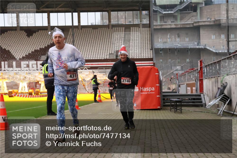 08.12.2024 - St. Pauli X-Mass-Run No. 14 Yannick Fuchs http://msf.ph/oto/7477134 08.12.2024 09:59:32 Ziel 190, 431, 2746, 2762, 3156, 3157 meine-sportfotos.de