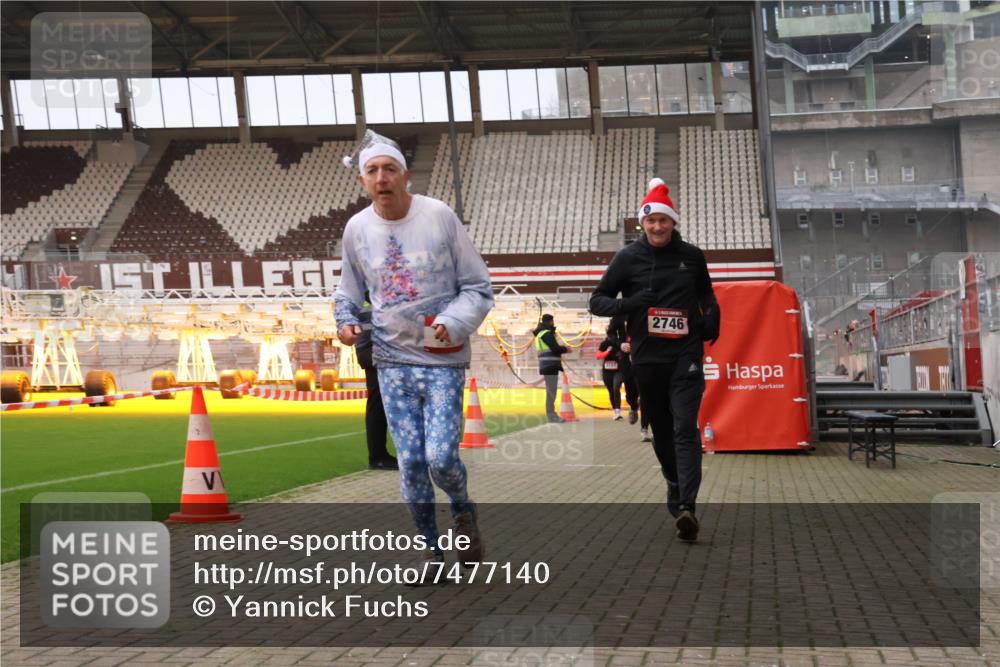 08.12.2024 - St. Pauli X-Mass-Run No. 14 Yannick Fuchs http://msf.ph/oto/7477140 08.12.2024 09:59:32 Ziel 190, 431, 2746, 2762, 3156, 3157 meine-sportfotos.de
