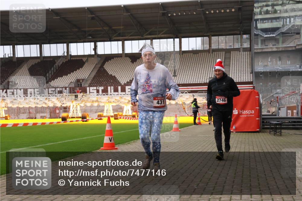 08.12.2024 - St. Pauli X-Mass-Run No. 14 Yannick Fuchs http://msf.ph/oto/7477146 08.12.2024 09:59:33 Ziel 190, 431, 2746, 2762, 3156, 3157 meine-sportfotos.de