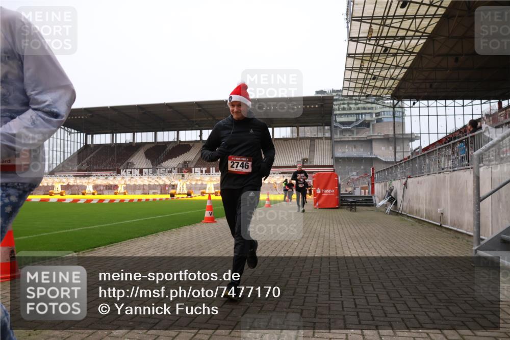08.12.2024 - St. Pauli X-Mass-Run No. 14 Yannick Fuchs http://msf.ph/oto/7477170 08.12.2024 09:59:34 Ziel 100, 190, 431, 2746, 2762, 3156, 3157 meine-sportfotos.de