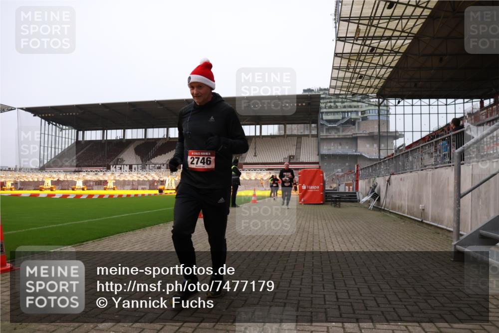 08.12.2024 - St. Pauli X-Mass-Run No. 14 Yannick Fuchs http://msf.ph/oto/7477179 08.12.2024 09:59:34 Ziel 100, 190, 431, 2746, 2762, 3156, 3157 meine-sportfotos.de