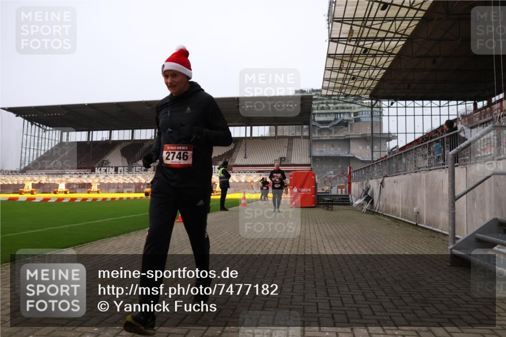 08.12.2024 - St. Pauli X-Mass-Run No. 14 Yannick Fuchs http://msf.ph/oto/7477182 08.12.2024 09:59:35 Ziel 100, 190, 431, 2746, 2762, 3156, 3157 meine-sportfotos.de