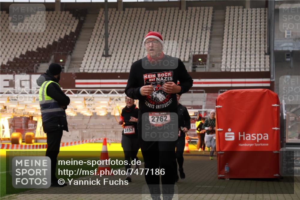 08.12.2024 - St. Pauli X-Mass-Run No. 14 Yannick Fuchs http://msf.ph/oto/7477186 08.12.2024 09:59:36 Ziel 100, 190, 431, 2746, 2762, 2932, 3156, 3157 meine-sportfotos.de