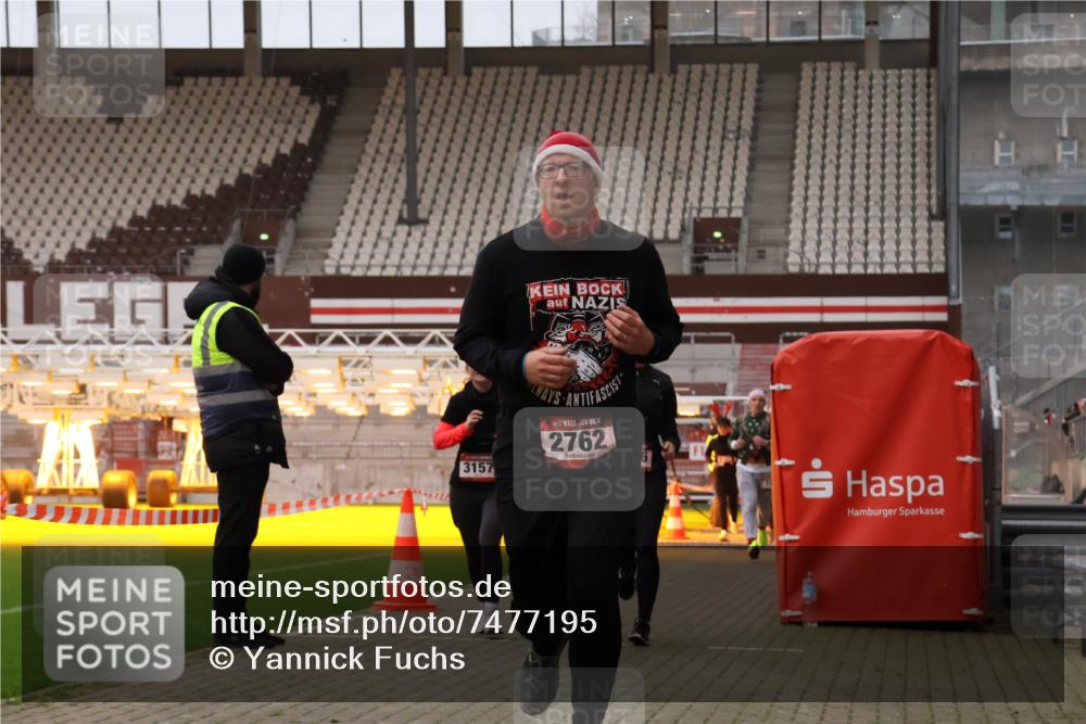 08.12.2024 - St. Pauli X-Mass-Run No. 14 Yannick Fuchs http://msf.ph/oto/7477195 08.12.2024 09:59:37 Ziel 100, 190, 431, 2746, 2762, 2932, 3156, 3157 meine-sportfotos.de