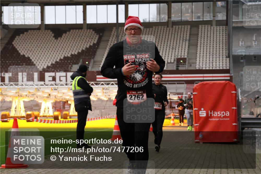 08.12.2024 - St. Pauli X-Mass-Run No. 14 Yannick Fuchs http://msf.ph/oto/7477206 08.12.2024 09:59:37 Ziel 100, 190, 431, 2746, 2762, 2932, 3156, 3157 meine-sportfotos.de