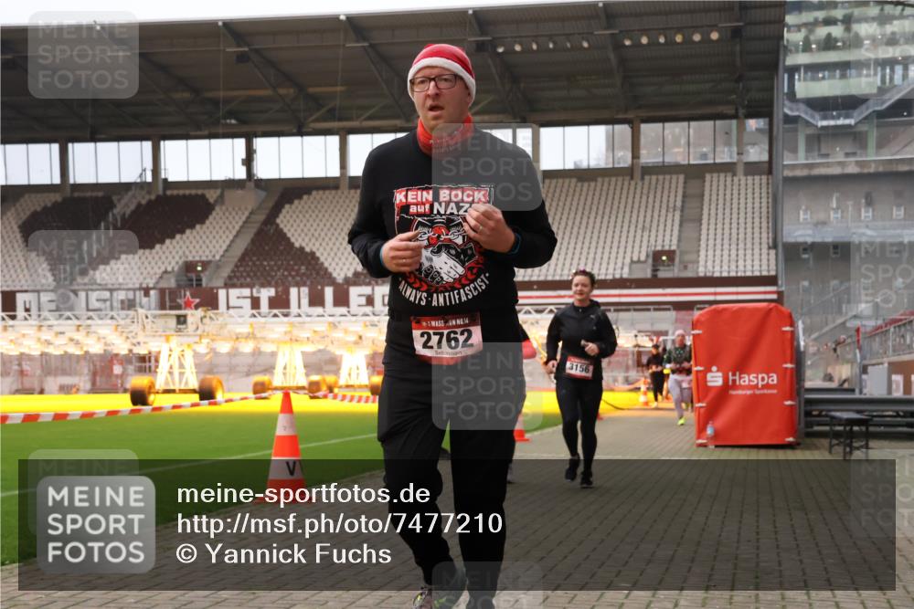 08.12.2024 - St. Pauli X-Mass-Run No. 14 Yannick Fuchs http://msf.ph/oto/7477210 08.12.2024 09:59:38 Ziel 100, 190, 431, 2746, 2762, 2932, 3156, 3157 meine-sportfotos.de