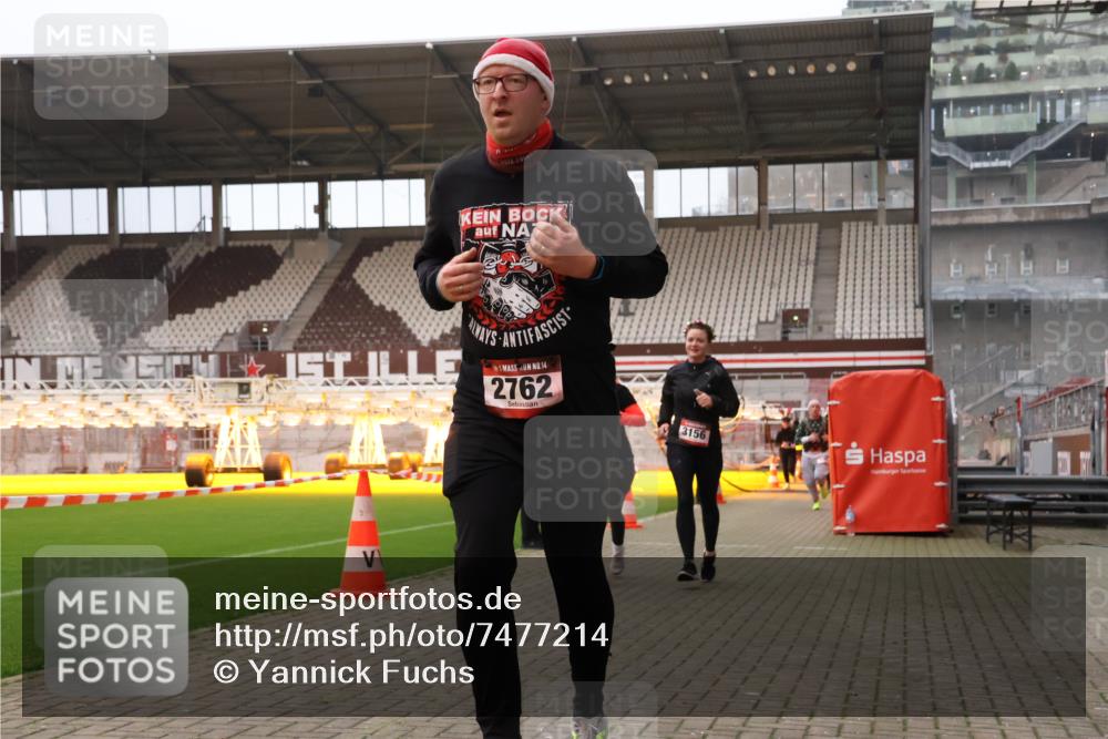 08.12.2024 - St. Pauli X-Mass-Run No. 14 Yannick Fuchs http://msf.ph/oto/7477214 08.12.2024 09:59:38 Ziel 100, 190, 431, 2746, 2762, 2932, 3156, 3157 meine-sportfotos.de