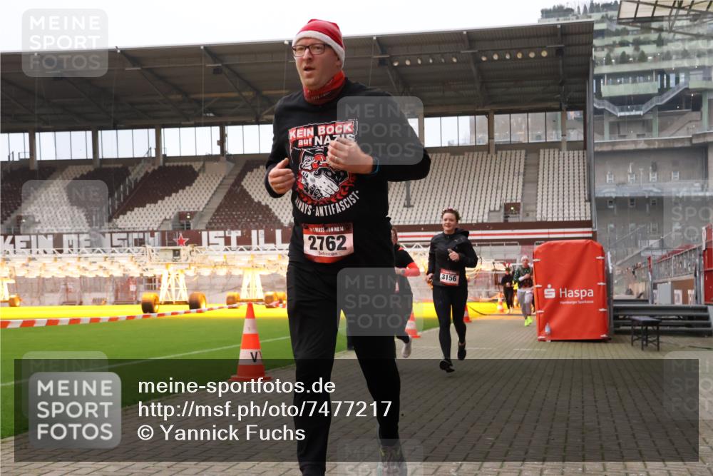 08.12.2024 - St. Pauli X-Mass-Run No. 14 Yannick Fuchs http://msf.ph/oto/7477217 08.12.2024 09:59:38 Ziel 100, 190, 431, 2746, 2762, 2932, 3156, 3157 meine-sportfotos.de