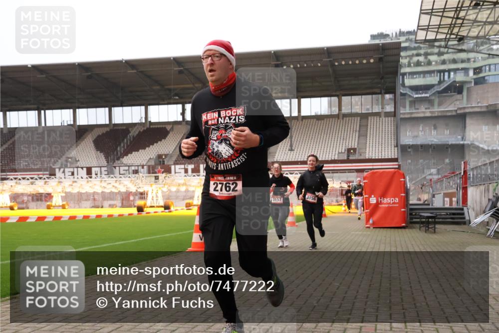 08.12.2024 - St. Pauli X-Mass-Run No. 14 Yannick Fuchs http://msf.ph/oto/7477222 08.12.2024 09:59:39 Ziel 100, 190, 431, 2746, 2762, 2932, 3156, 3157 meine-sportfotos.de
