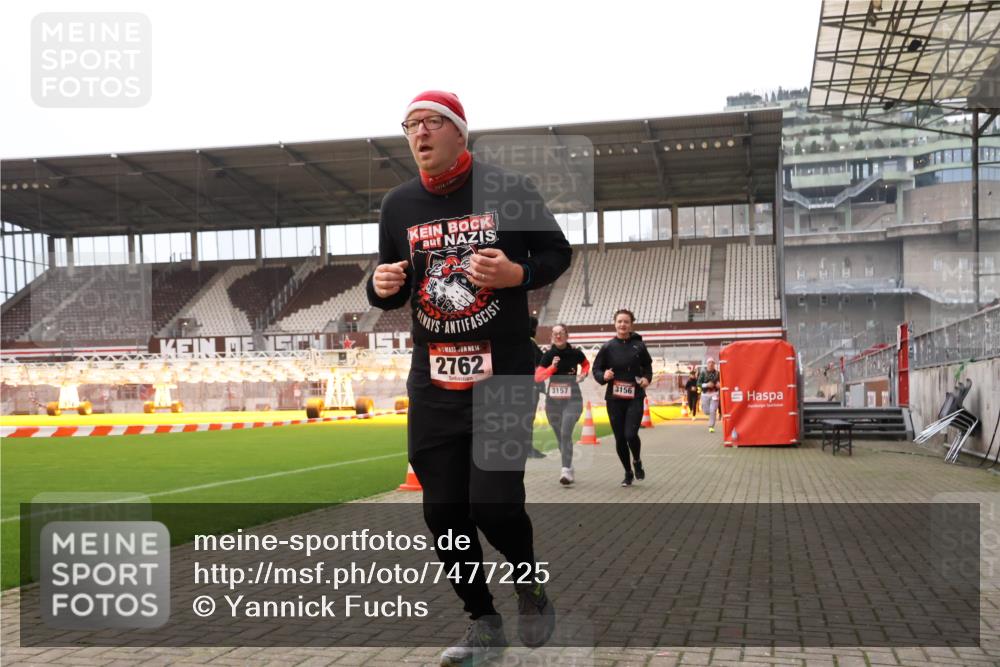 08.12.2024 - St. Pauli X-Mass-Run No. 14 Yannick Fuchs http://msf.ph/oto/7477225 08.12.2024 09:59:39 Ziel 100, 190, 431, 2746, 2762, 2932, 3156, 3157 meine-sportfotos.de
