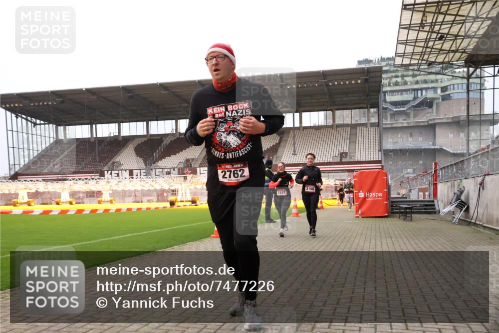 08.12.2024 - St. Pauli X-Mass-Run No. 14 Yannick Fuchs http://msf.ph/oto/7477226 08.12.2024 09:59:39 Ziel 100, 190, 431, 2746, 2762, 2932, 3156, 3157 meine-sportfotos.de