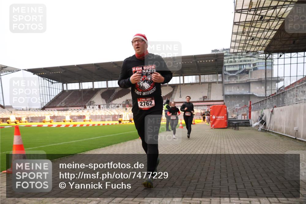 08.12.2024 - St. Pauli X-Mass-Run No. 14 Yannick Fuchs http://msf.ph/oto/7477229 08.12.2024 09:59:39 Ziel 100, 190, 431, 2746, 2762, 2932, 3156, 3157 meine-sportfotos.de