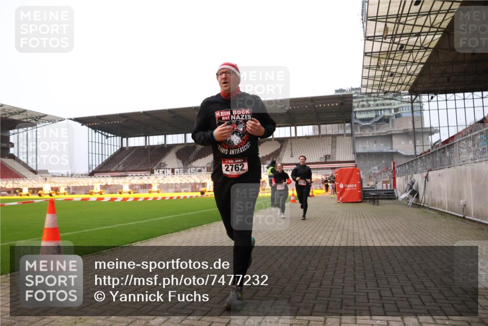 08.12.2024 - St. Pauli X-Mass-Run No. 14 Yannick Fuchs http://msf.ph/oto/7477232 08.12.2024 09:59:39 Ziel 100, 190, 431, 2746, 2762, 2932, 3156, 3157 meine-sportfotos.de