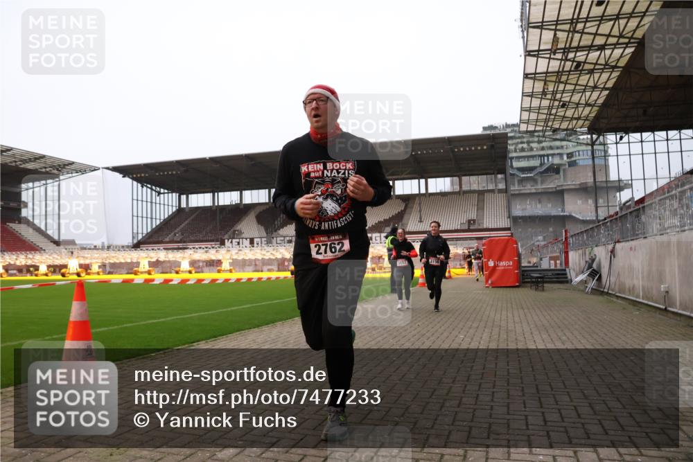 08.12.2024 - St. Pauli X-Mass-Run No. 14 Yannick Fuchs http://msf.ph/oto/7477233 08.12.2024 09:59:39 Ziel 100, 190, 431, 2746, 2762, 2932, 3156, 3157 meine-sportfotos.de