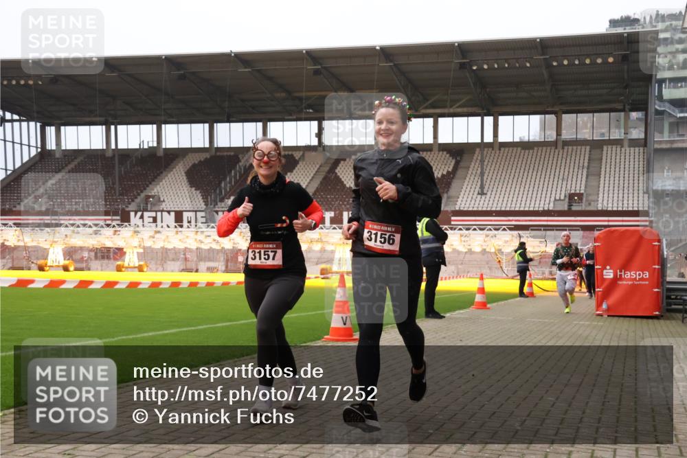 08.12.2024 - St. Pauli X-Mass-Run No. 14 Yannick Fuchs http://msf.ph/oto/7477252 08.12.2024 09:59:40 Ziel 100, 190, 431, 2746, 2762, 2932, 3156, 3157 meine-sportfotos.de