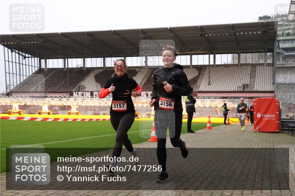 08.12.2024 - St. Pauli X-Mass-Run No. 14 Yannick Fuchs http://msf.ph/oto/7477256 08.12.2024 09:59:41 Ziel 100, 190, 431, 2746, 2762, 2932, 3156, 3157 meine-sportfotos.de