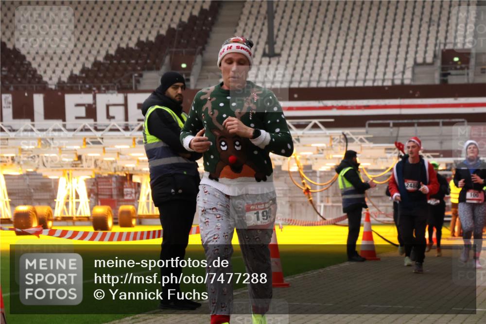 08.12.2024 - St. Pauli X-Mass-Run No. 14 Yannick Fuchs http://msf.ph/oto/7477288 08.12.2024 09:59:43 Ziel 100, 190, 2762, 2932, 3156, 3157 meine-sportfotos.de