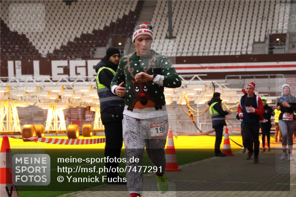 08.12.2024 - St. Pauli X-Mass-Run No. 14 Yannick Fuchs http://msf.ph/oto/7477291 08.12.2024 09:59:43 Ziel 100, 190, 2762, 2932, 3156, 3157 meine-sportfotos.de