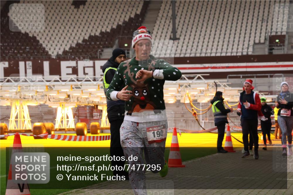 08.12.2024 - St. Pauli X-Mass-Run No. 14 Yannick Fuchs http://msf.ph/oto/7477295 08.12.2024 09:59:43 Ziel 100, 190, 2762, 2932, 3156, 3157 meine-sportfotos.de