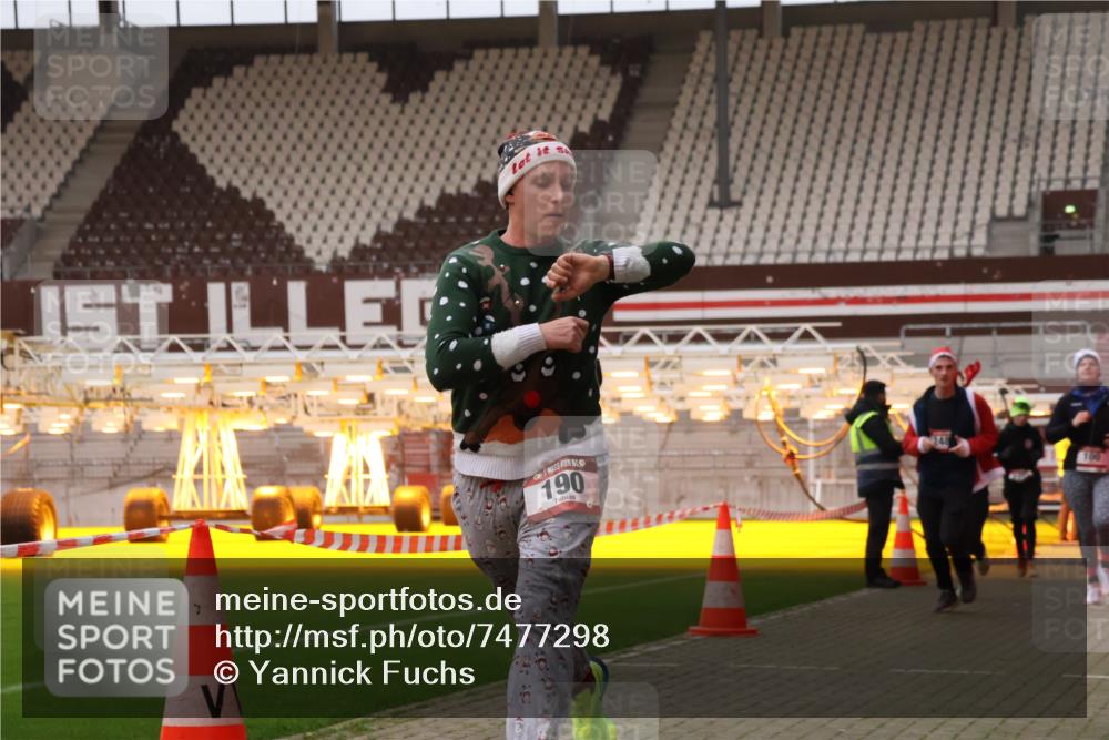 08.12.2024 - St. Pauli X-Mass-Run No. 14 Yannick Fuchs http://msf.ph/oto/7477298 08.12.2024 09:59:44 Ziel 100, 190, 2762, 2932, 3156, 3157, 3294 meine-sportfotos.de
