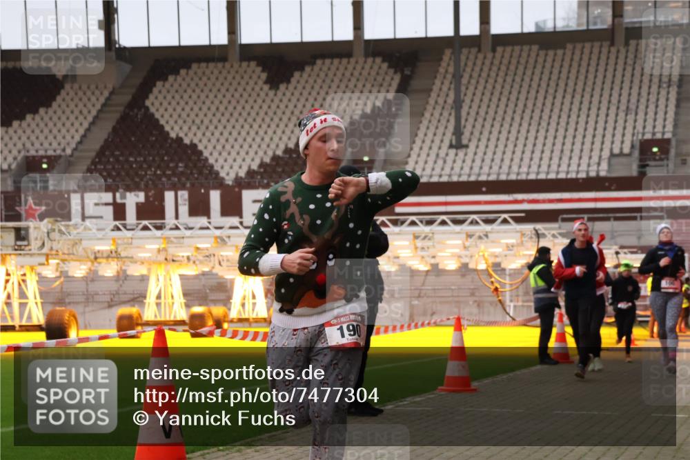 08.12.2024 - St. Pauli X-Mass-Run No. 14 Yannick Fuchs http://msf.ph/oto/7477304 08.12.2024 09:59:44 Ziel 100, 190, 2762, 2932, 3156, 3157, 3294 meine-sportfotos.de