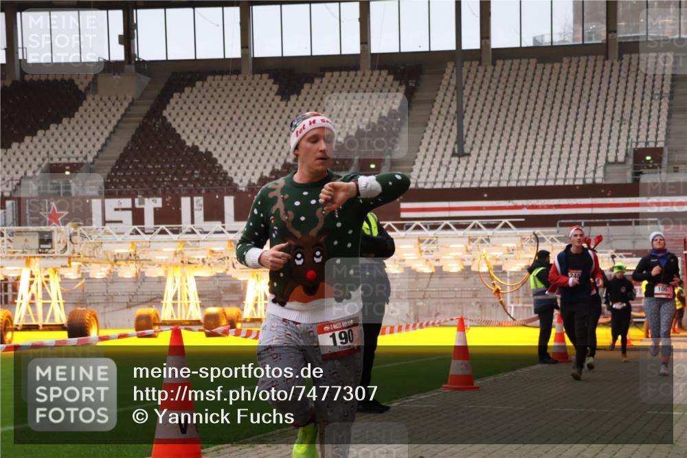 08.12.2024 - St. Pauli X-Mass-Run No. 14 Yannick Fuchs http://msf.ph/oto/7477307 08.12.2024 09:59:44 Ziel 100, 190, 2762, 2932, 3156, 3157, 3294 meine-sportfotos.de