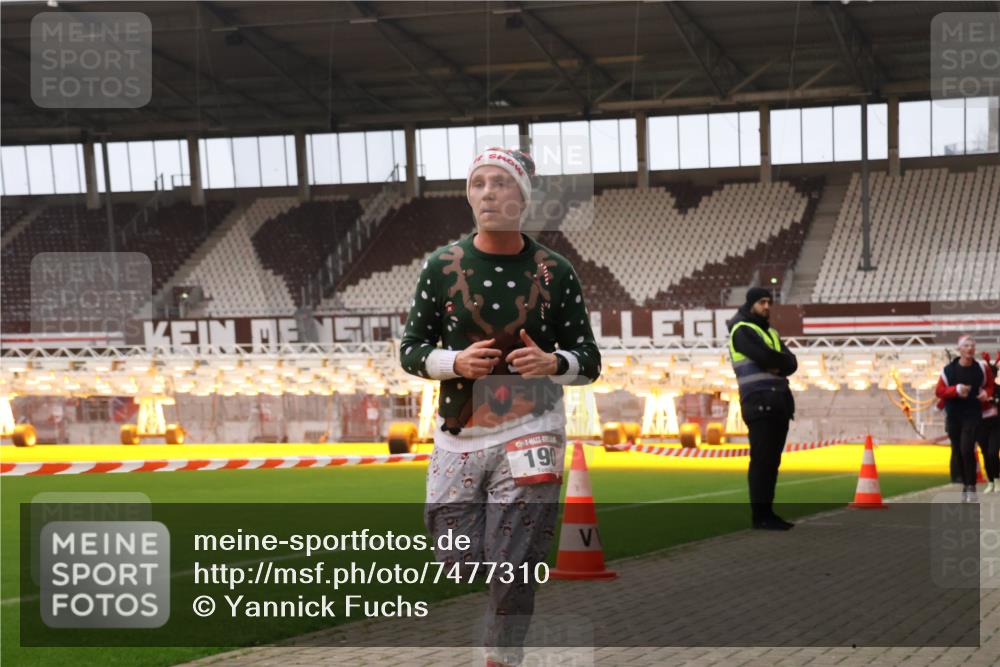 08.12.2024 - St. Pauli X-Mass-Run No. 14 Yannick Fuchs http://msf.ph/oto/7477310 08.12.2024 09:59:44 Ziel 100, 190, 2762, 2932, 3156, 3157, 3294 meine-sportfotos.de