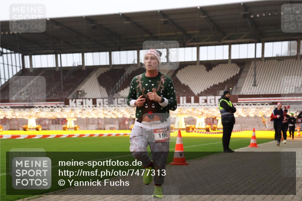 08.12.2024 - St. Pauli X-Mass-Run No. 14 Yannick Fuchs http://msf.ph/oto/7477313 08.12.2024 09:59:45 Ziel 100, 190, 2478, 2480, 2762, 2932, 3156, 3157, 3294 meine-sportfotos.de