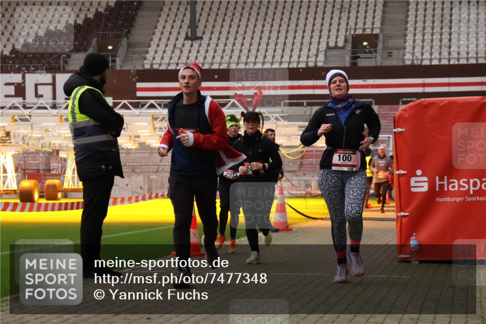 08.12.2024 - St. Pauli X-Mass-Run No. 14 Yannick Fuchs http://msf.ph/oto/7477348 08.12.2024 09:59:47 Ziel 100, 190, 2478, 2480, 2762, 2932, 2958, 3156, 3157, 3294 meine-sportfotos.de