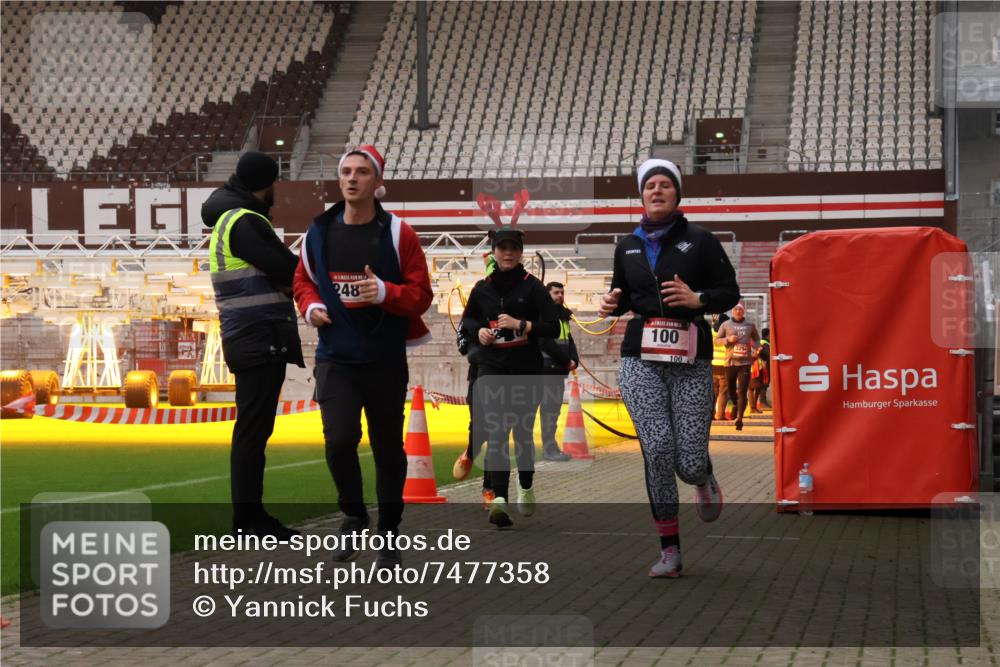 08.12.2024 - St. Pauli X-Mass-Run No. 14 Yannick Fuchs http://msf.ph/oto/7477358 08.12.2024 09:59:48 Ziel 100, 190, 2478, 2480, 2932, 2958, 3156, 3157, 3294 meine-sportfotos.de