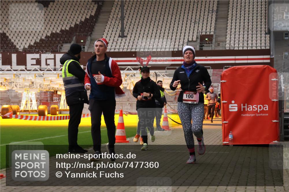 08.12.2024 - St. Pauli X-Mass-Run No. 14 Yannick Fuchs http://msf.ph/oto/7477360 08.12.2024 09:59:48 Ziel 100, 190, 2478, 2480, 2932, 2958, 3156, 3157, 3294 meine-sportfotos.de