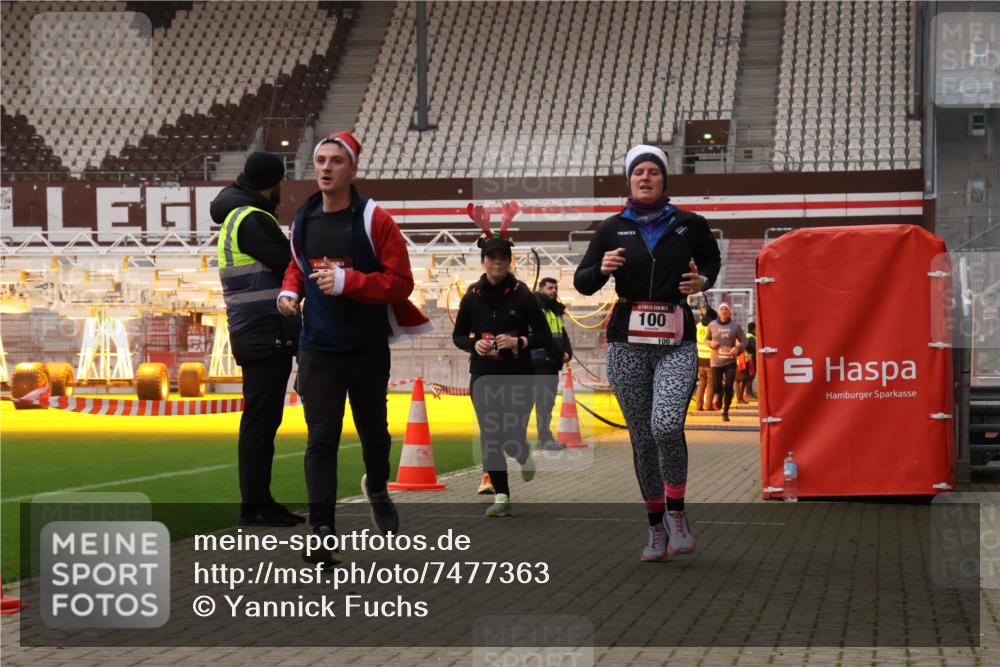 08.12.2024 - St. Pauli X-Mass-Run No. 14 Yannick Fuchs http://msf.ph/oto/7477363 08.12.2024 09:59:48 Ziel 100, 190, 2478, 2480, 2932, 2958, 3156, 3157, 3294 meine-sportfotos.de