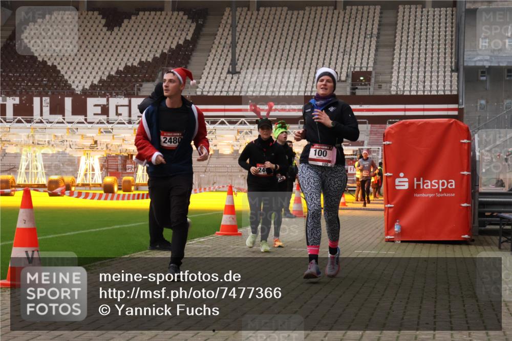 08.12.2024 - St. Pauli X-Mass-Run No. 14 Yannick Fuchs http://msf.ph/oto/7477366 08.12.2024 09:59:49 Ziel 100, 190, 2478, 2480, 2739, 2932, 2958, 3156, 3157, 3294 meine-sportfotos.de