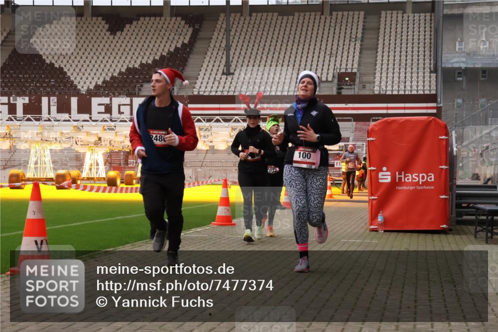 08.12.2024 - St. Pauli X-Mass-Run No. 14 Yannick Fuchs http://msf.ph/oto/7477374 08.12.2024 09:59:49 Ziel 100, 190, 2478, 2480, 2739, 2932, 2958, 3156, 3157, 3294 meine-sportfotos.de