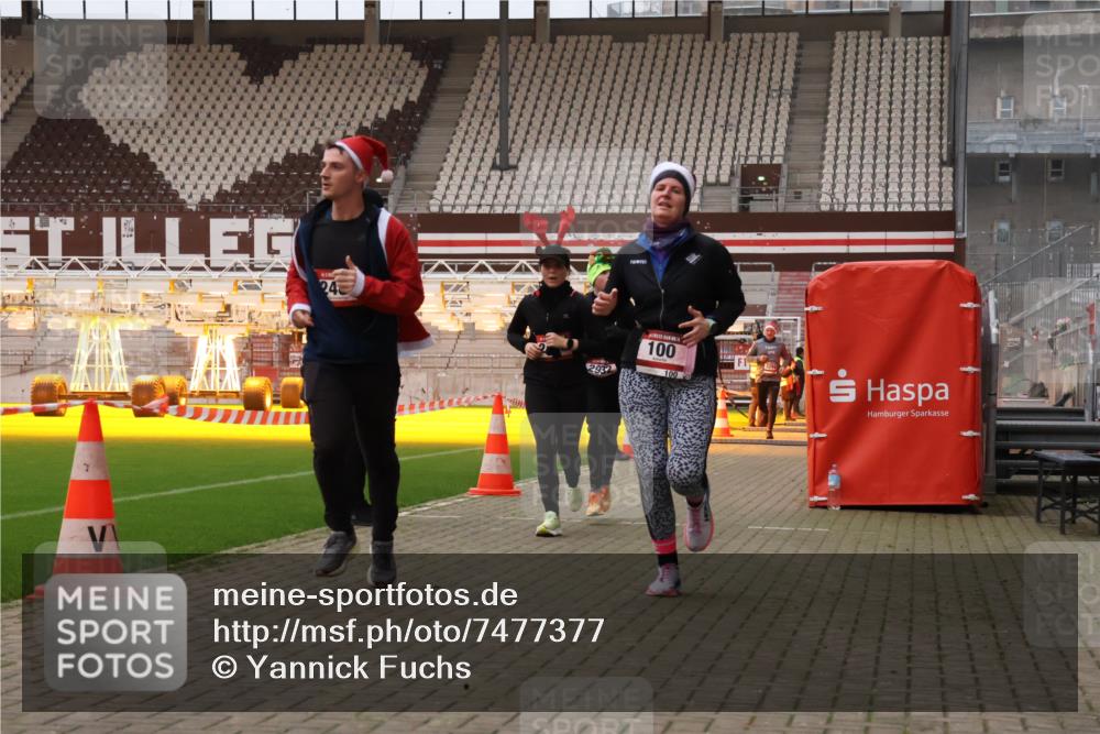 08.12.2024 - St. Pauli X-Mass-Run No. 14 Yannick Fuchs http://msf.ph/oto/7477377 08.12.2024 09:59:49 Ziel 100, 190, 2478, 2480, 2739, 2932, 2958, 3156, 3157, 3294 meine-sportfotos.de