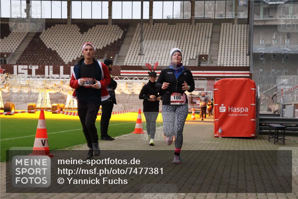 08.12.2024 - St. Pauli X-Mass-Run No. 14 Yannick Fuchs http://msf.ph/oto/7477381 08.12.2024 09:59:49 Ziel 100, 190, 2478, 2480, 2739, 2932, 2958, 3156, 3157, 3294 meine-sportfotos.de