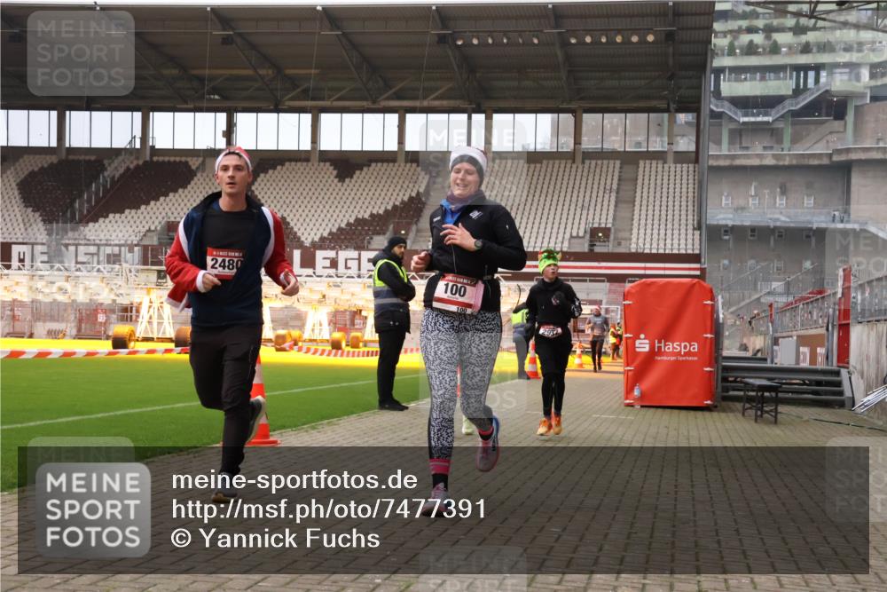 08.12.2024 - St. Pauli X-Mass-Run No. 14 Yannick Fuchs http://msf.ph/oto/7477391 08.12.2024 09:59:50 Ziel 100, 123, 190, 2478, 2480, 2739, 2932, 2958, 3294 meine-sportfotos.de